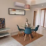 Lux Cascais Ocean View Апартаменты *